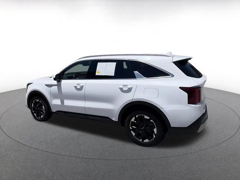 Used 2024 Kia Sorento S FWD image 10