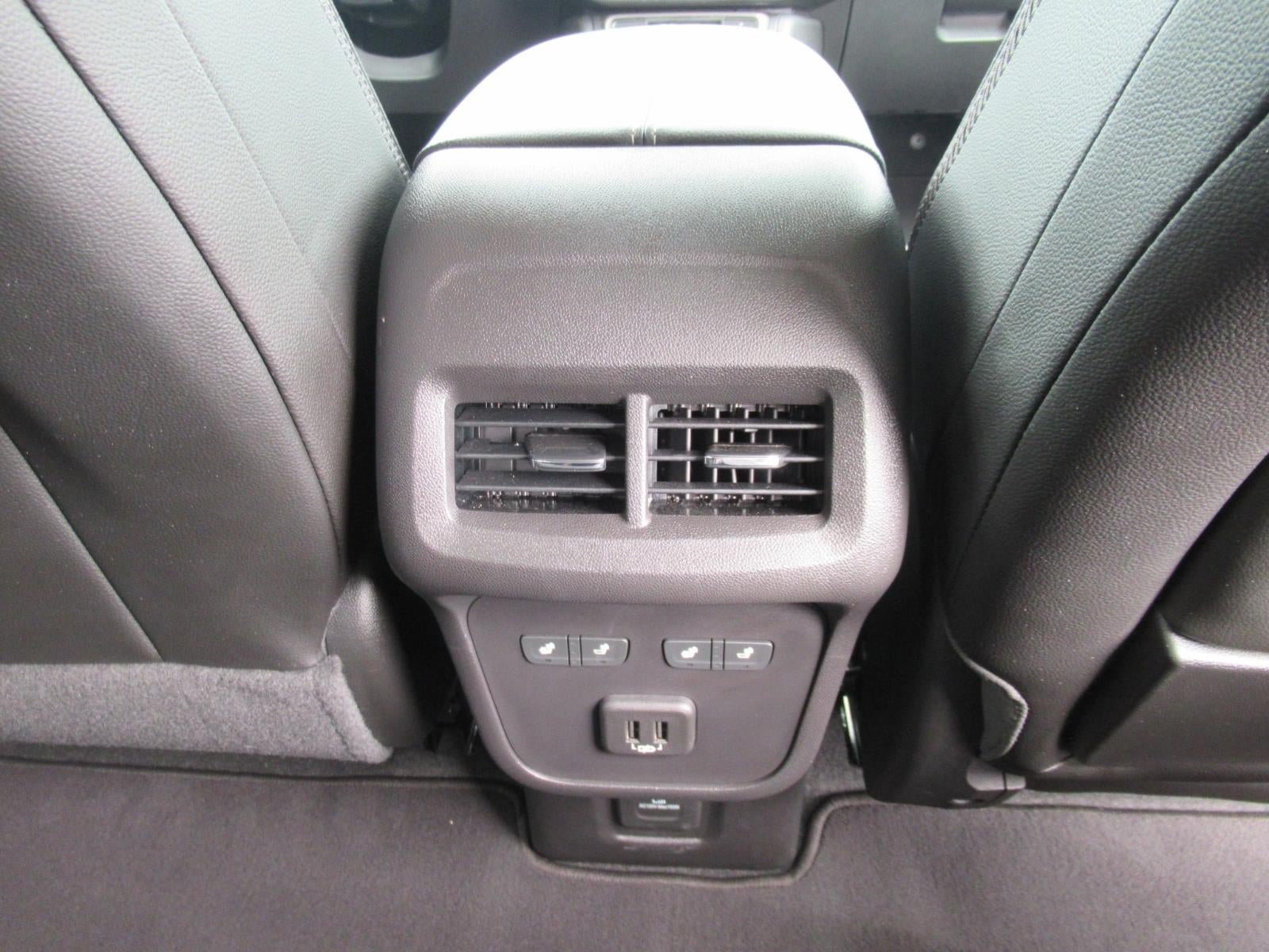 Used 2024 GMC Terrain Denali w/ Denali Premium Package AWD/4WD image 36