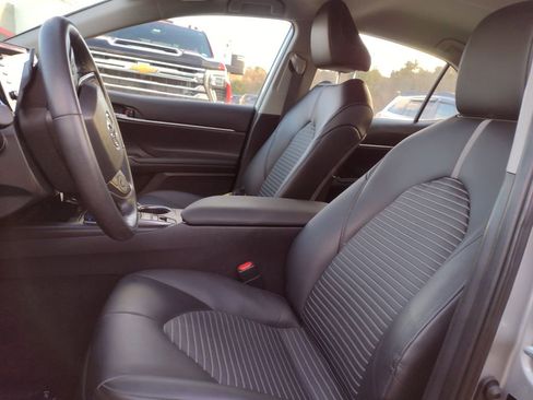 Used 2024 Toyota Camry SE image 12