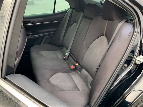 Used 2019 Toyota Camry LE image 18