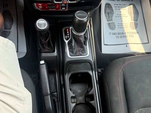 Used 2020 Jeep Gladiator Rubicon AWD/4WD image 16