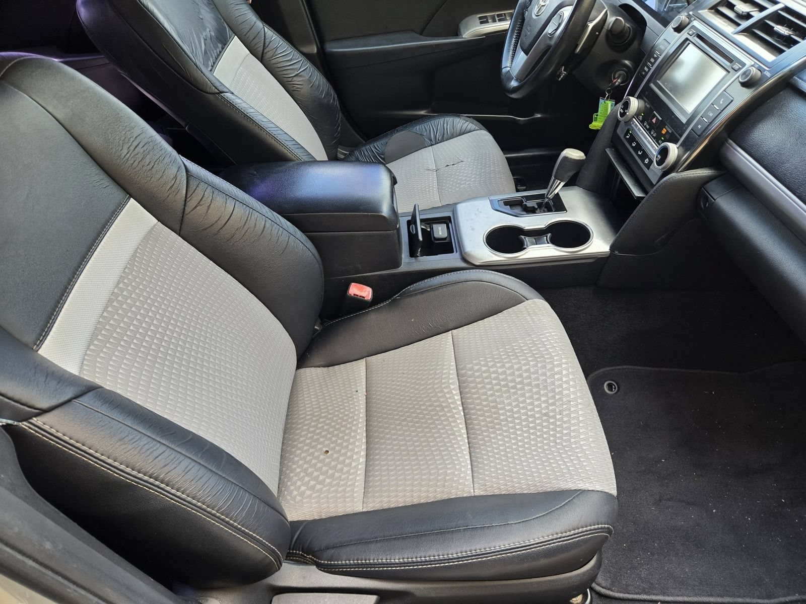 Used 2014 Toyota Camry SE FWD image 14