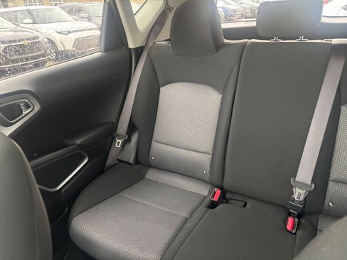 Used 2025 Kia Soul LX w/ LX Technology Package FWD image 36