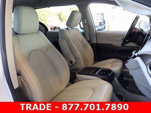 Used 2021 Chrysler Pacifica Touring w/ Cold Weather Group image 21