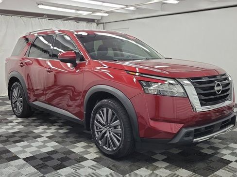 Used 2024 Nissan Pathfinder SL w/ SL Premium Package FWD image 1