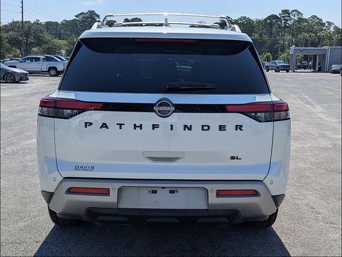 Used 2023 Nissan Pathfinder SL w/ SL Premium Package FWD image 6