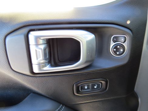 Used 2020 Jeep Gladiator Overland w/ LED Lighting Group image 16