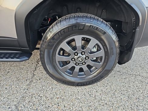 Used 2025 Toyota Land Cruiser image 33