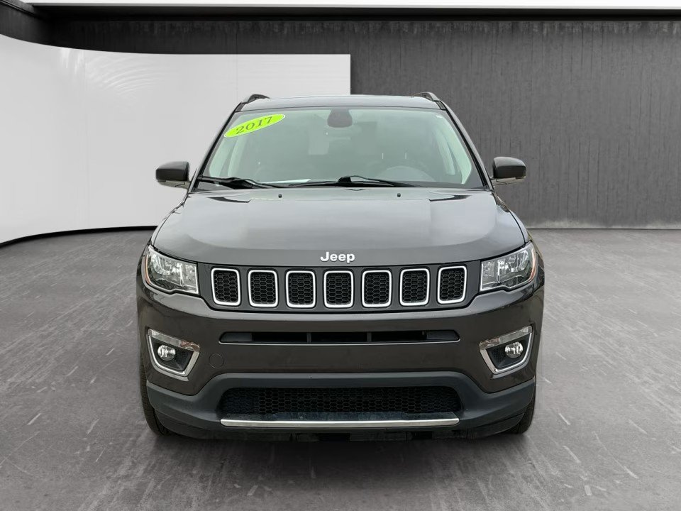 Used 2017 Jeep Compass Limited AWD/4WD image 2