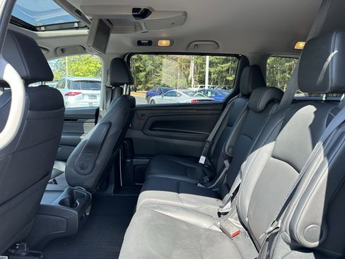 Used 2023 Honda Odyssey Touring image 9