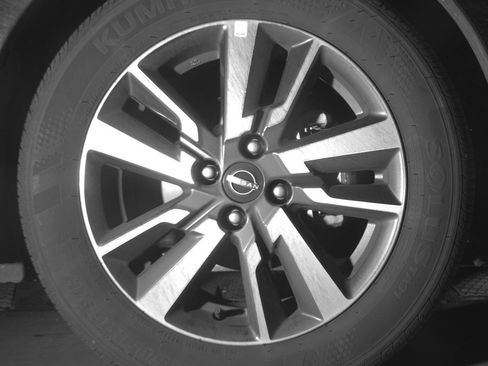 Used 2025 Nissan Versa SV FWD image 13