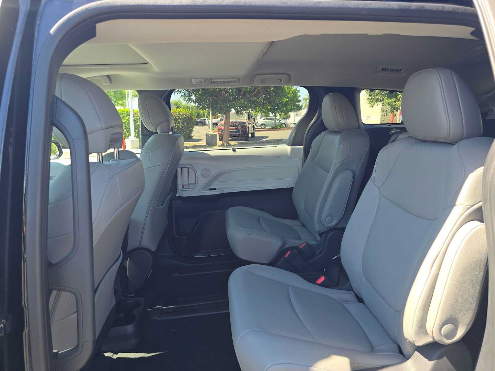 Certified 2026 Toyota Sienna XLE FWD image 19