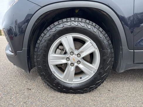 Used 2021 Chevrolet Trax LT w/ Premium Seat Package image 6