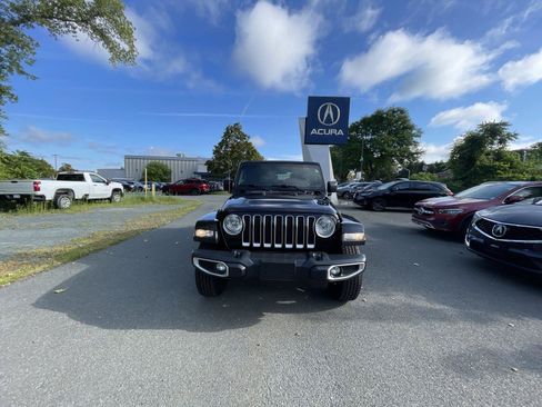 Used 2018 Jeep Wrangler Unlimited Sahara AWD/4WD image 27