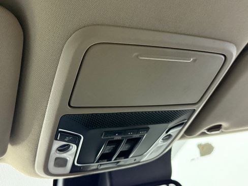 Used 2016 Honda Pilot Elite image 32