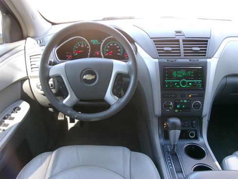 Used 2009 Chevrolet Traverse LT image 22