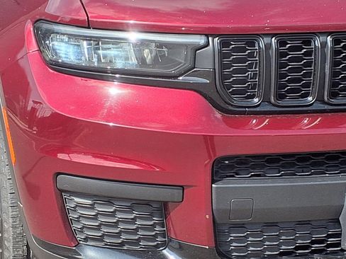 Used 2023 Jeep Grand Cherokee L Laredo image 26
