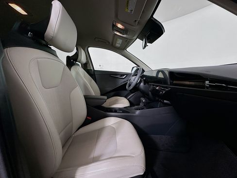 Used 2023 Kia Niro EX image 31