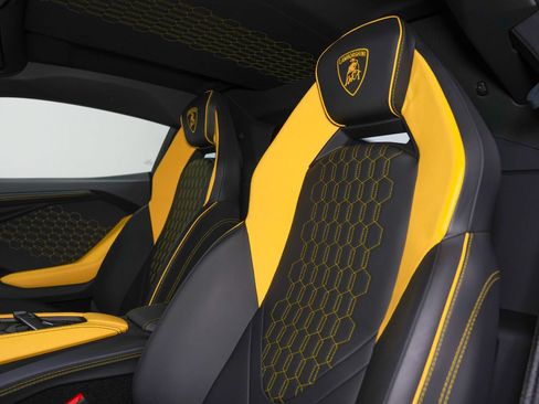 Used 2024 Lamborghini Revuelto AWD/4WD image 41