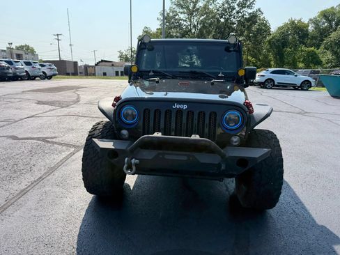 Used 2015 Jeep Wrangler Unlimited Rubicon AWD/4WD image 2
