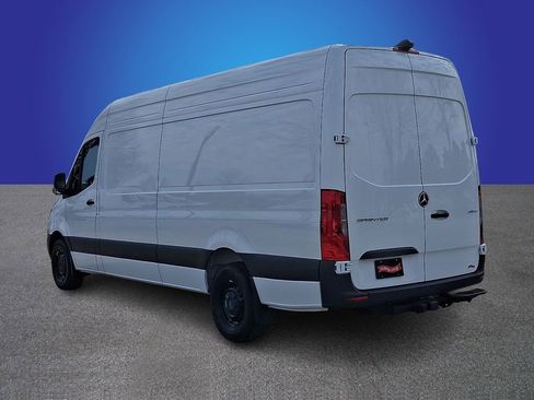 Used 2025 Mercedes-Benz Sprinter 2500 image 4