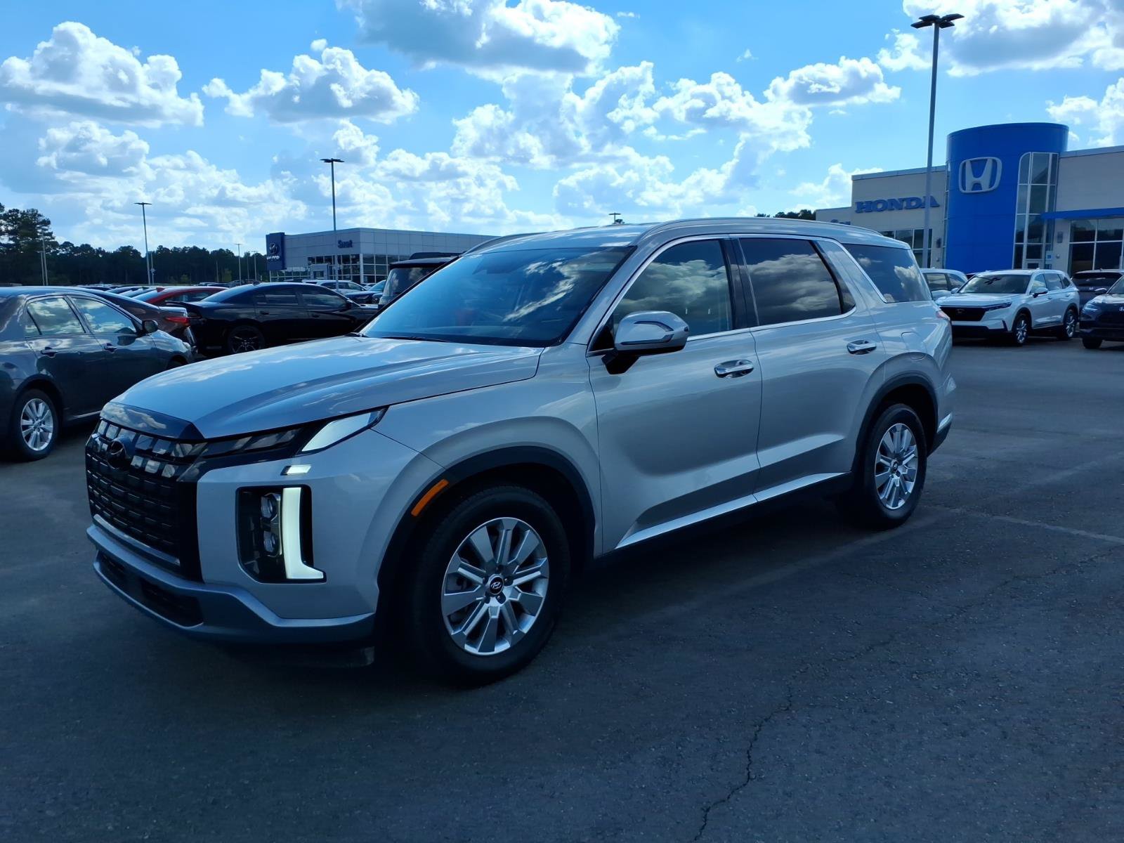 Used 2025 Hyundai Palisade SEL FWD image 3
