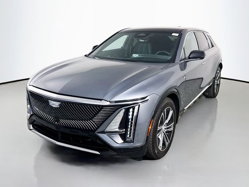 Used 2023 Cadillac Lyriq 2WD image 4