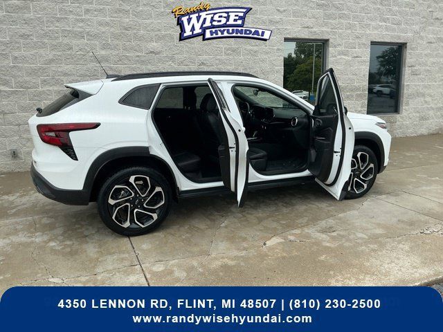 Used 2024 Chevrolet Trax RS FWD image 14