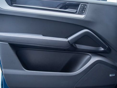 Certified 2026 Porsche Cayenne AWD/4WD image 7