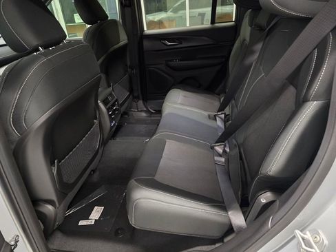 New 2025 Jeep Grand Cherokee Laredo w/ Luxury Tech Group I RWD image 29