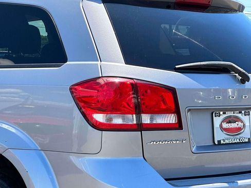 Used 2017 Dodge Journey SXT FWD image 9