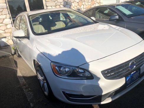 Used 2015 Volvo V60 T5 Premier FWD image 2