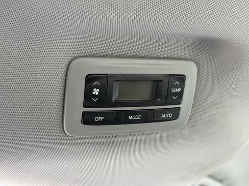 Used 2015 Toyota Sienna L image 33
