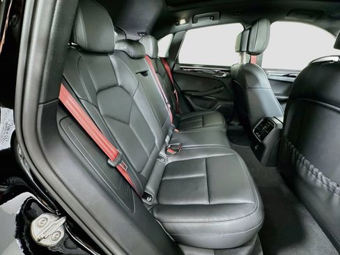 Certified 2026 Porsche Macan AWD/4WD image 29