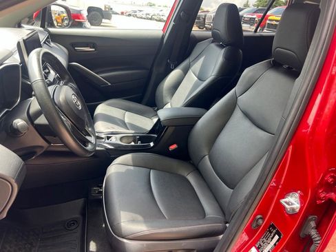 Used 2023 Toyota Corolla Cross XLE AWD/4WD image 28