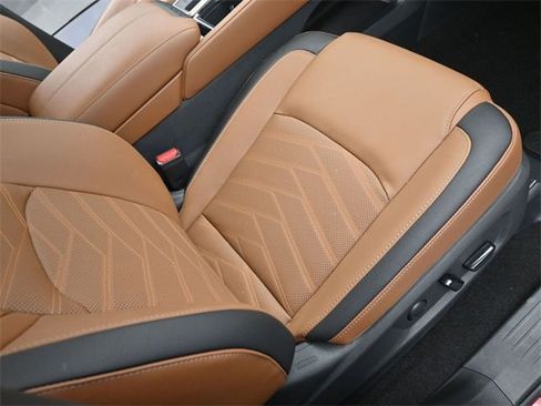 Used 2025 Nissan Pathfinder Platinum image 36