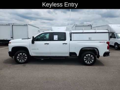 Used 2023 Chevrolet Silverado 2500 Custom w/ Custom Convenience Package AWD/4WD image 4