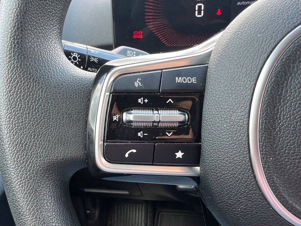 Used 2025 Kia Sorento LX FWD image 12