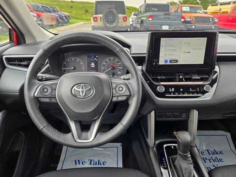 Used 2023 Toyota Corolla Cross LE w/ Moonroof Package AWD/4WD image 18