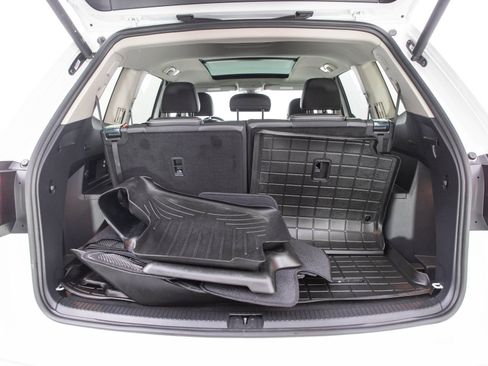 Used 2023 Volkswagen Atlas SEL AWD/4WD image 9