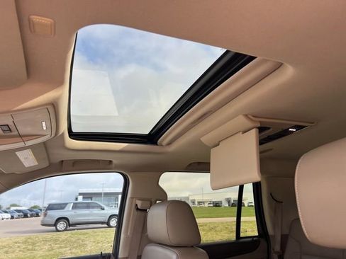 Used 2016 GMC Yukon SLT w/ Open Road Package image 12