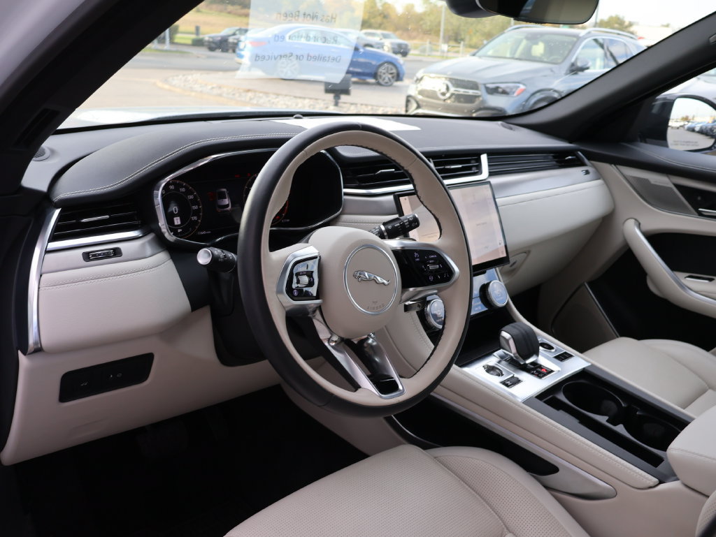 Used 2025 Jaguar F-PACE R-Dynamic S AWD/4WD image 15