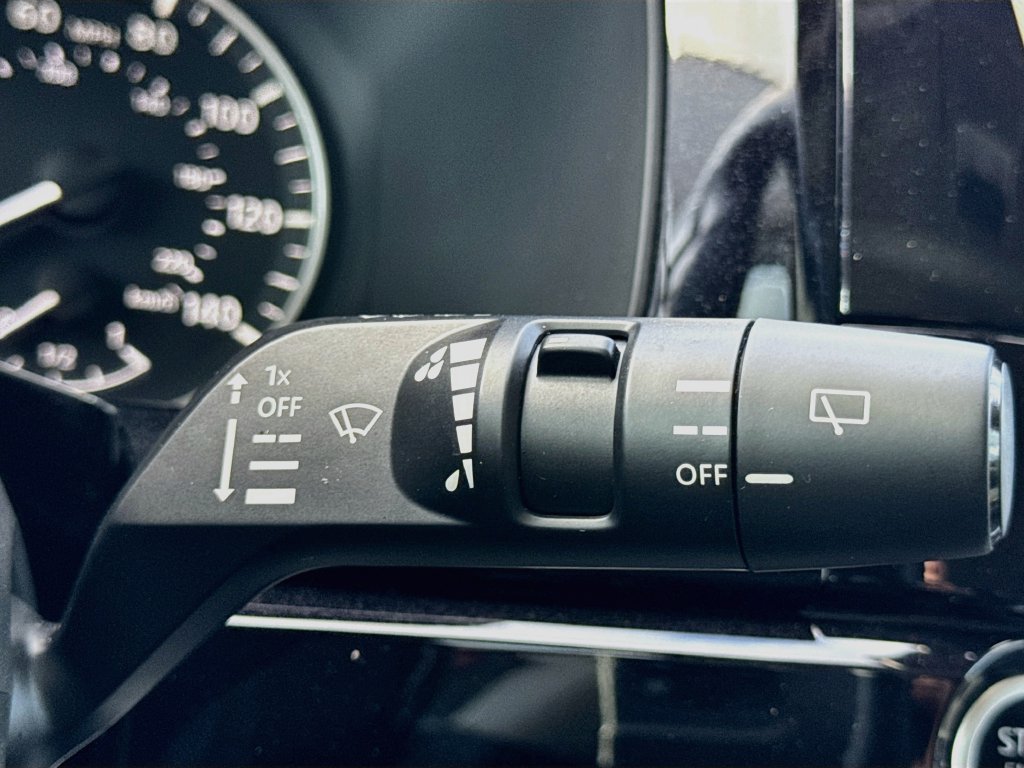 Used 2024 Nissan Pathfinder SL FWD image 13