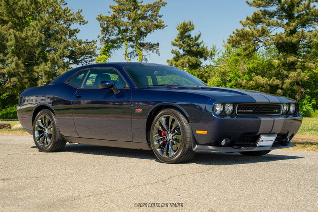 Used 2013 Dodge Challenger SRT8 w/ Harman Kardon Audio Group RWD image 12