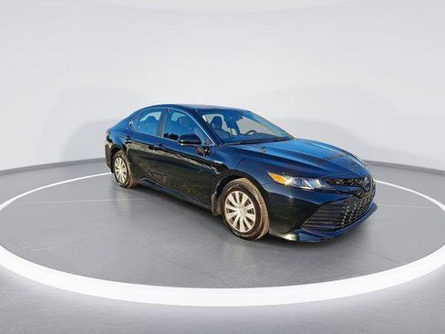 Certified 2020 Toyota Camry LE image 3