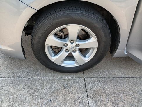 Used 2017 Toyota Sienna LE image 40