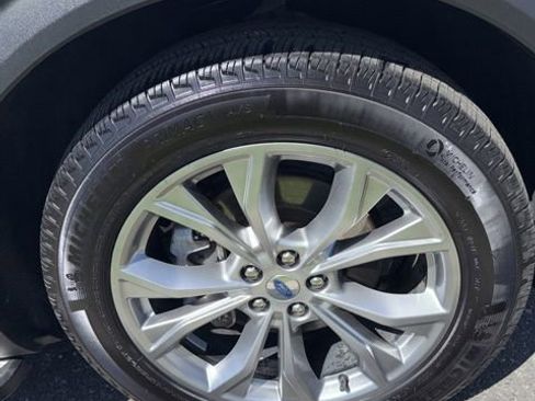 Used 2021 Ford Explorer Limited w/ Equipment Group 301A AWD/4WD image 3