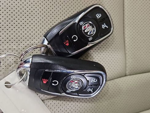 Used 2021 Buick Enclave Essence w/ Sport Touring Edition image 52