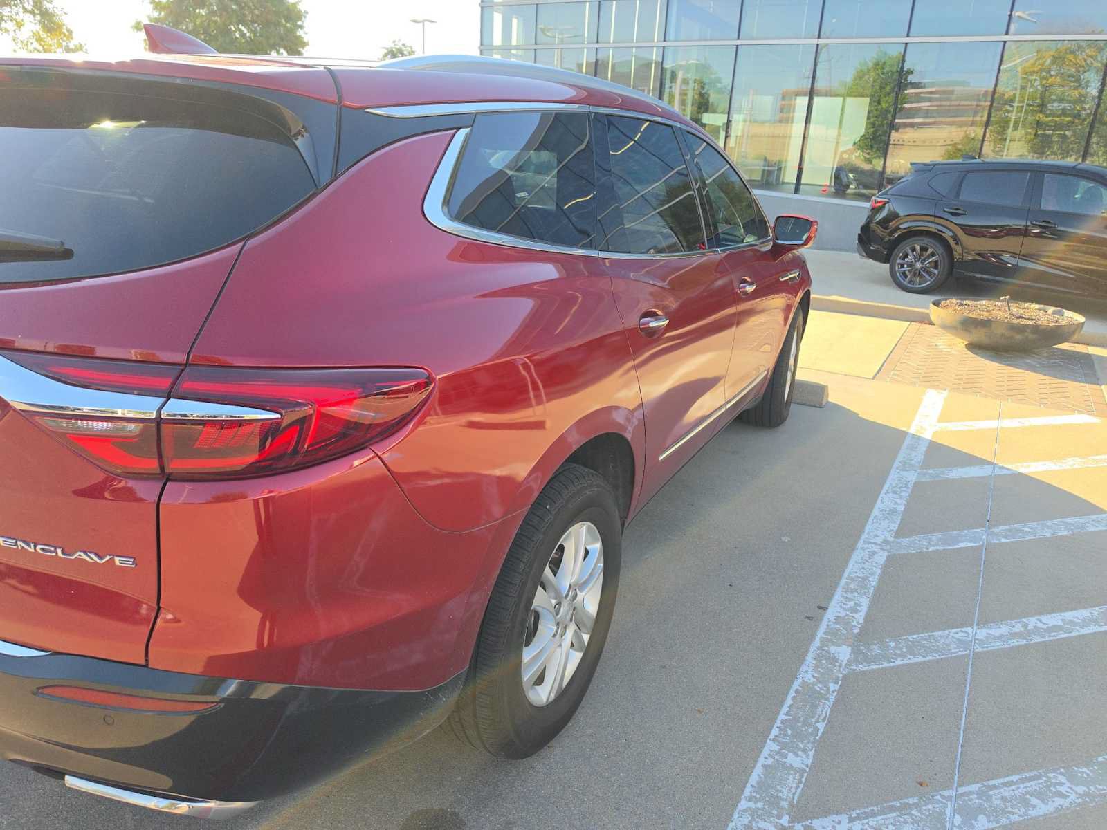 Used 2019 Buick Enclave Essence FWD image 4