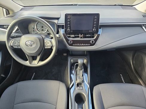 Used 2021 Toyota Corolla LE image 18